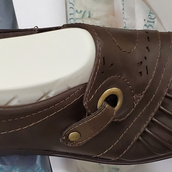 Clogs - Picture 3 of 4